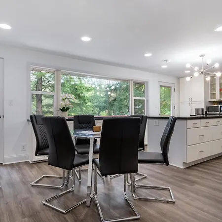 Family Friendly House With Mil Suite